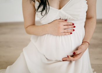 Онищенко: беременным женщинам не нужно уходить в декрет с 12-й недели