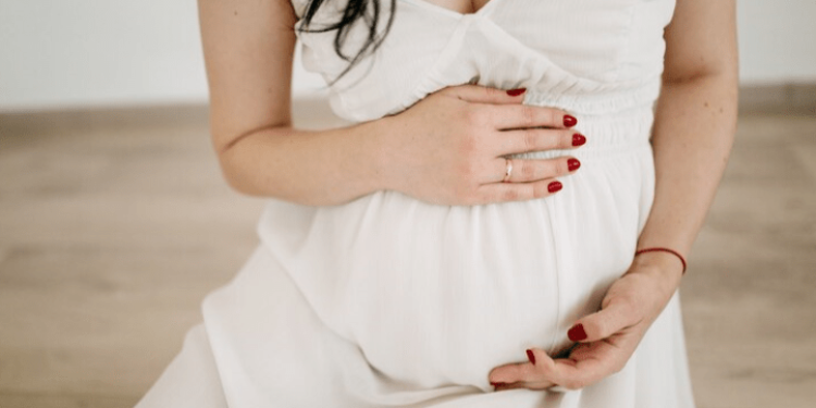 Онищенко: беременным женщинам не нужно уходить в декрет с 12-й недели