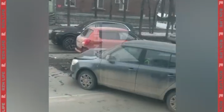 В Сети появилось видео с места серьезного ДТП на Куйбышевском шоссе В Сети появилось видео с места серьезного ДТП на Куйбышевском шоссе