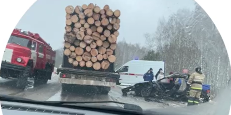 В Касимовском районе попавшая в ДТП легковушка разбилась всмятку