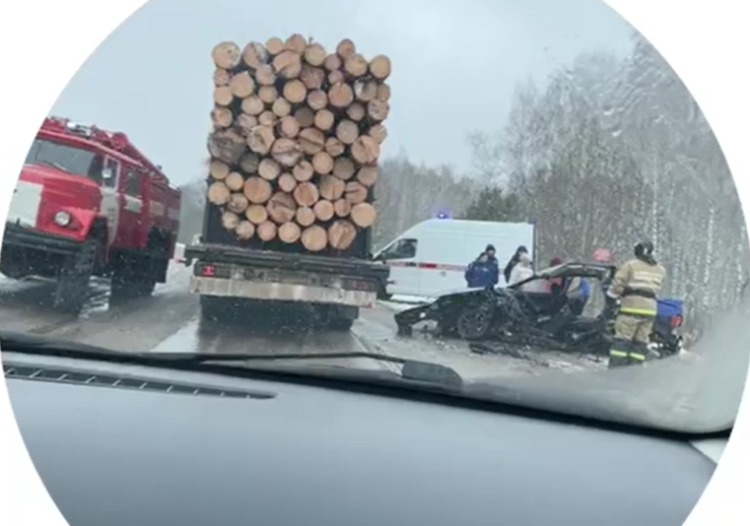 В Касимовском районе попавшая в ДТП легковушка разбилась всмятку