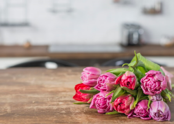 Россиянки хотят получить в подарок на 8 марта бытовые гаджеты и фитнес-браслет