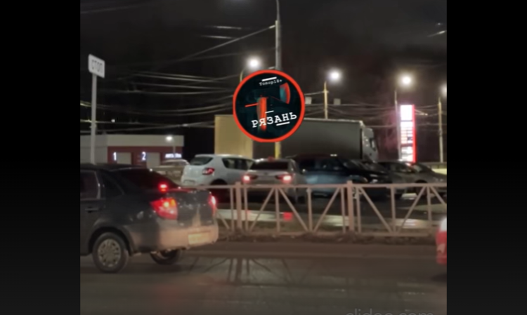 На Московском шоссе засняли "месиво" из машин