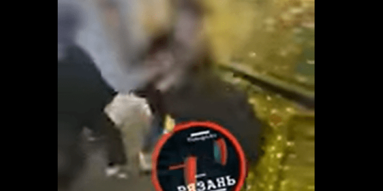 Около рязанского ТЦ «Виктория Плаза» подростки регулярно устраивают разборки