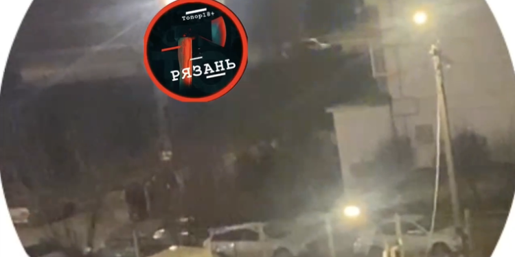 В Рязани подростки устроили массовую драку у школы №73 В Рязани подростки устроили массовую драку у школы №73