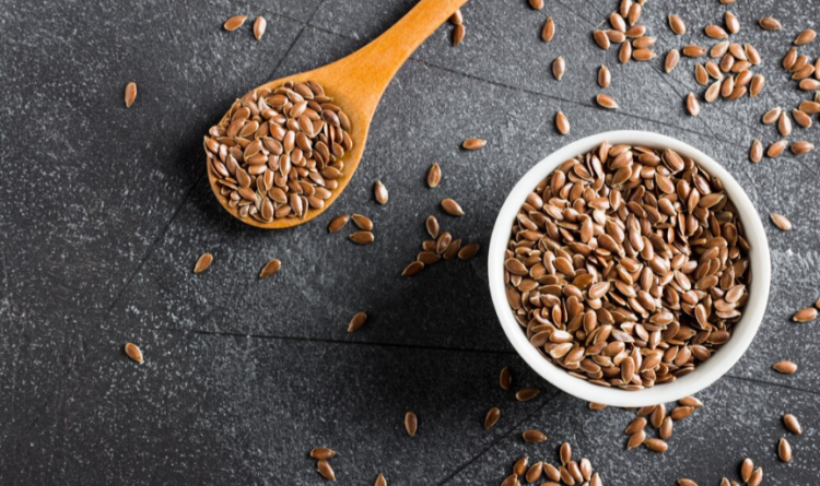 Гастроэнтеролог Багатова: пожилым людям рекомендуется включать в рацион семена льна