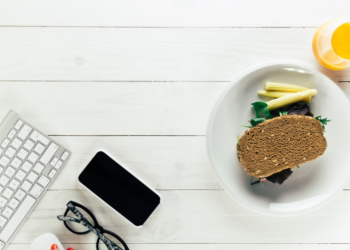 Свыше трети россиян не едят на рабочем месте из-за запрета Свыше трети россиян не едят на рабочем месте из-за запрета