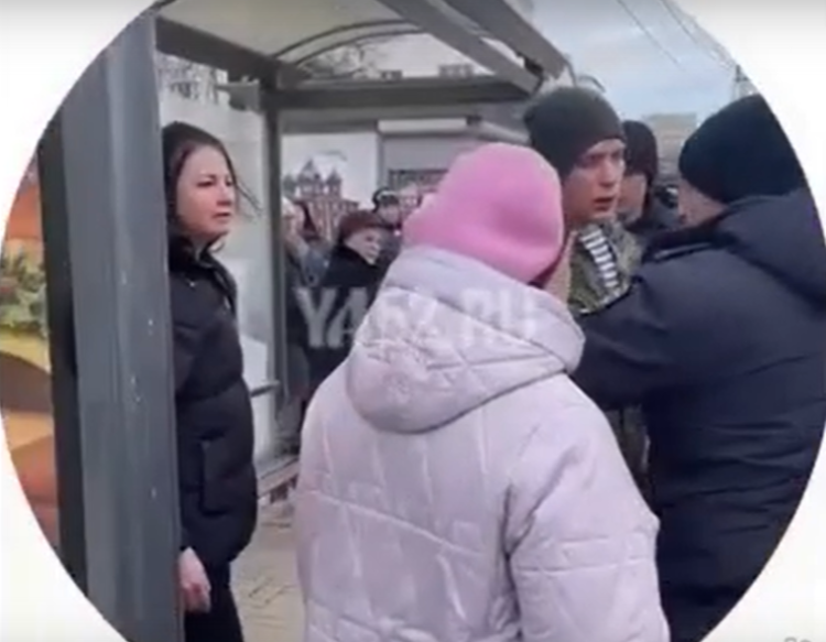 В центре Рязани поскандалили две пенсионерки, участник СВО и его знакомая