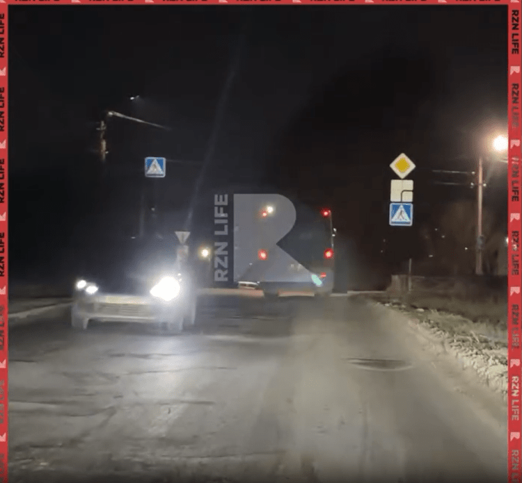 Рязанские водители пожаловались на состояние автодороги на улице Песоченской