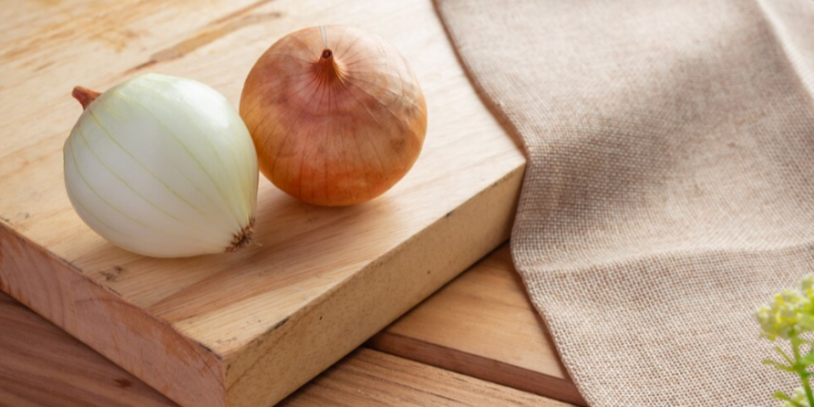 Врач Сухорукова: репчатый лук поможет нормализовать в организме водно-солевой баланс