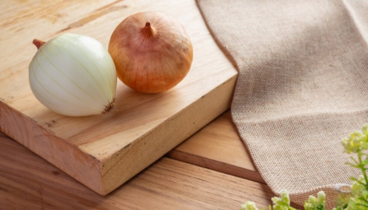 Врач Сухорукова: репчатый лук поможет нормализовать в организме водно-солевой баланс