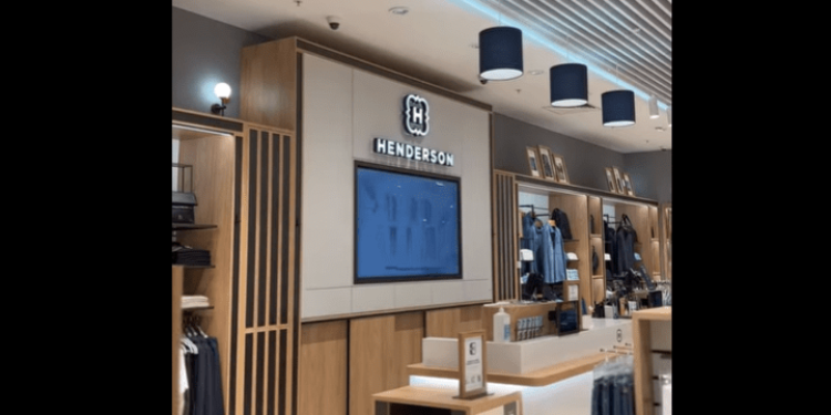 В рязанском ТРЦ «Марко Молл» открылся обновленный бутик мужской одежды «HENDERSON»