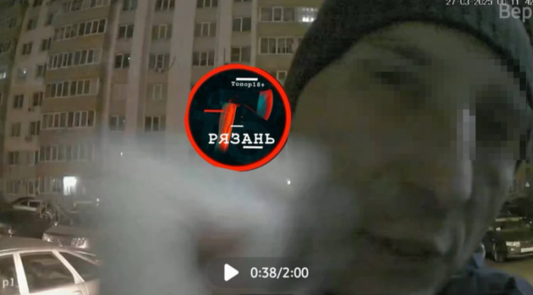 Пьяный рязанец разбил молотком домофон