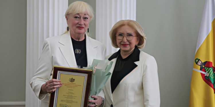 Главврач рязанской больницы имени Семашко Сорокина получила благодарность от Рязгордумы Главврач рязанской больницы имени Семашко Сорокина получила благодарность от Рязгордумы