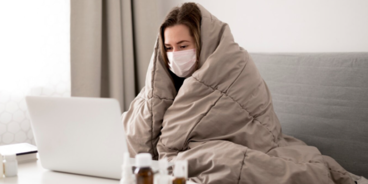 Роспотребнадзор опроверг информацию о вирусе, который вызывает кашель с кровью