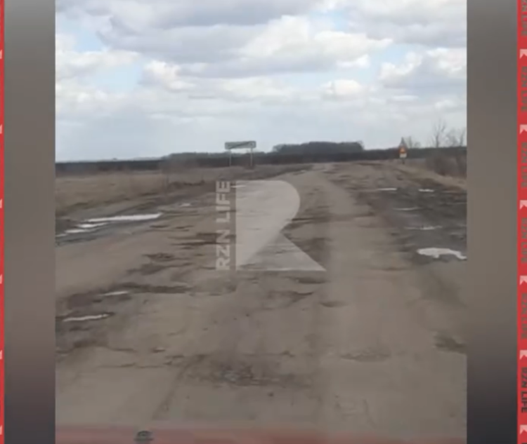 Жители Сараевского района пожаловались на разбитую дорогу