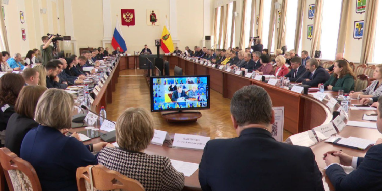 Мэр Рязани Артемов рассказал о предстоящем ремонт дороги на улице Лизы Чайкиной