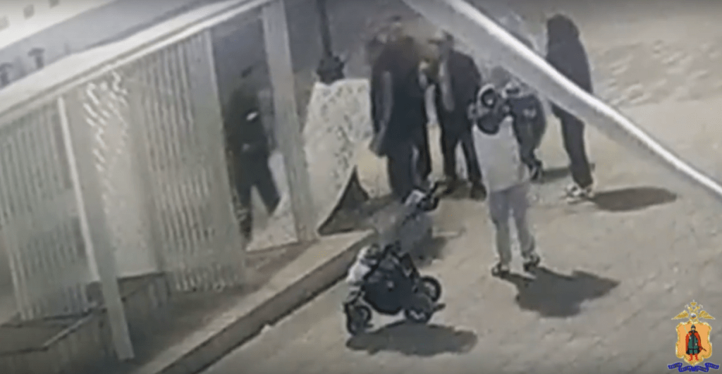 Полиция задержала вандала, испортившего ограждения качелей в рязанском Касимове