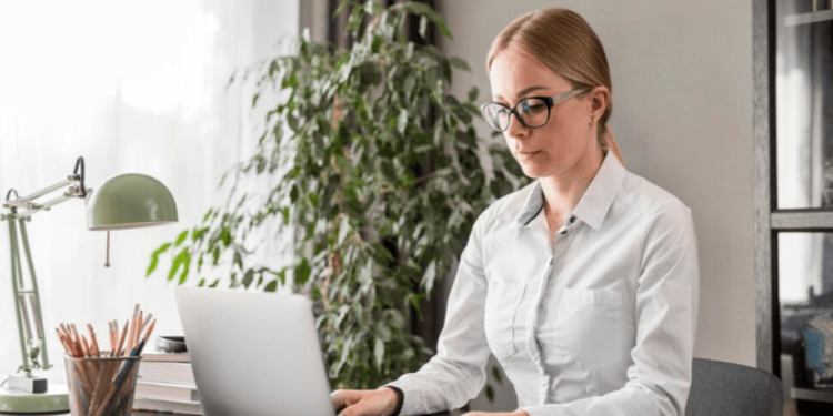 В Госдуме предложили сократить рабочий день для женщин на один час