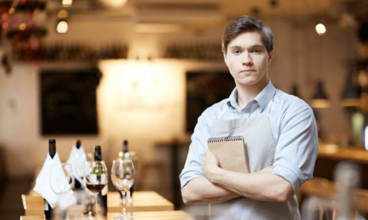 В Москве рестораны начали ограничивать время пребывания людей за столиками до 2,5 часов