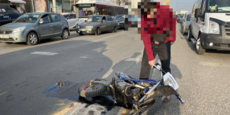 В центре Рязани 16-летний мотоциклист врезался в патрульный автомобиль В центре Рязани 16-летний мотоциклист врезался в патрульный автомобиль