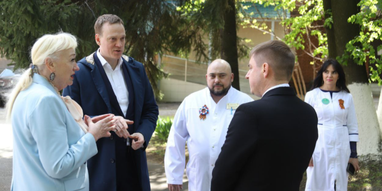 Рязанский губернатор Малков осмотрел здание будущего центра рефракционной хирургии