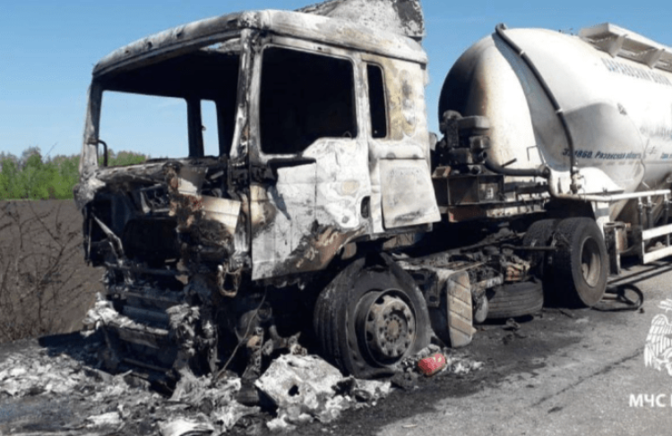 В Сараевском районе на трассе сгорел грузовик