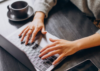 Россиянам назвали причину, по которой между майскими праздниками нет допвыходных