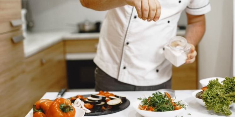 39-летний рязанский повар Олег Шаповал принял участие в шоу "Битва шефов" 39-летний рязанский повар Олег Шаповал принял участие в шоу «Битва шефов»