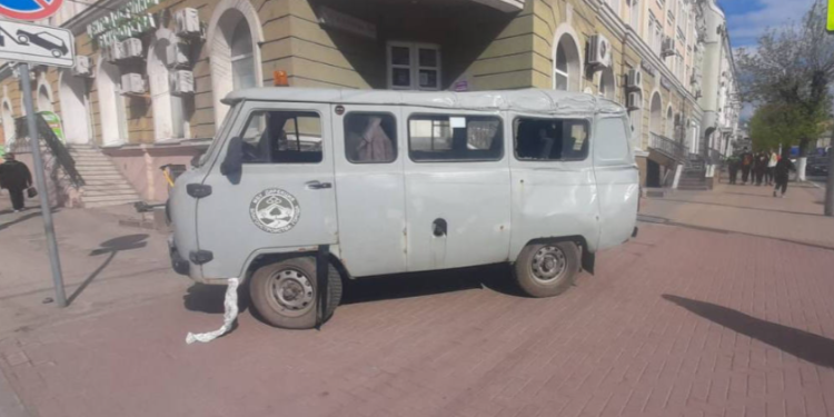 На улице Ленина столкнулись маршрутный автобус и автомобиль УАЗ