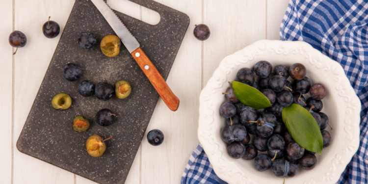 Врач Новикова: активизировать работу кишечника способна слива Врач Новикова: активизировать работу кишечника способна слива