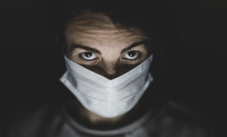 Сотрудники маркетплейса под Рязанью надели медицинские маски из-за инфекции