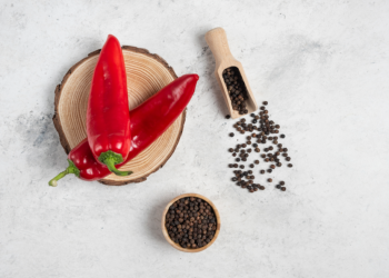 Профессор Милушкина: салат с красным перцем и огурцами может лишить организм витаминов