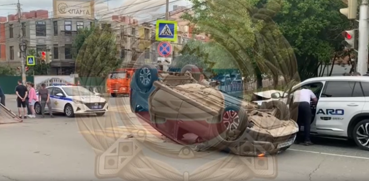 В Сети появилось видео с места массового ДТП в центре Рязани