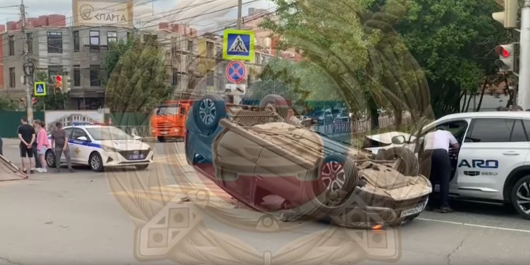 В Сети появилось видео с места массового ДТП в центре Рязани