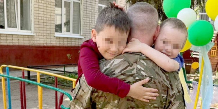 В рязанском Новомичуринске контрактник пришел на выпускной в детском саду к сыну