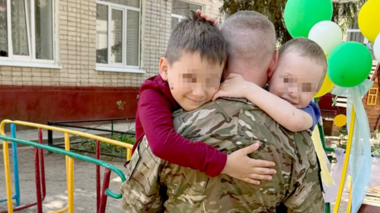 В рязанском Новомичуринске контрактник пришел на выпускной в детском саду к сыну