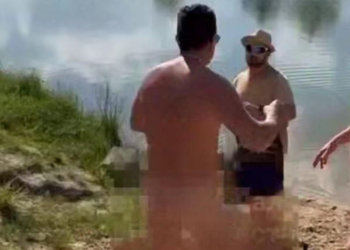 Под Рязанью обнаженный мужчина разгуливал с мегафоном и выгонял с пляжа детей