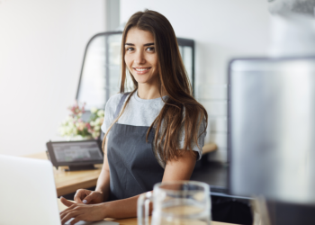 HeadHunter: самые востребованные профессии летом — кассиры и продавцы-консультанты