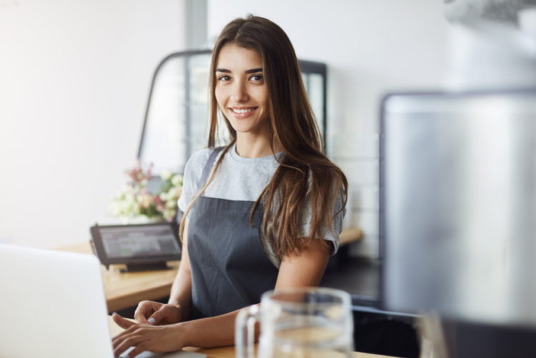 HeadHunter: самые востребованные профессии летом - кассиры и продавцы-консультанты