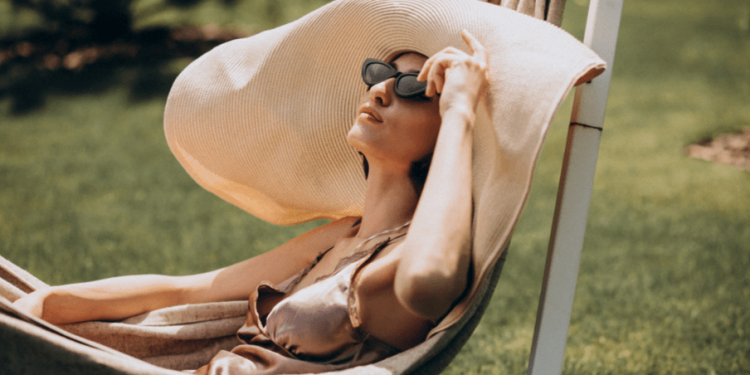 Юрист Соловьев: за загар в излишне откровенном виде россиян могут оштрафовать Юрист Соловьев: за загар в излишне откровенном виде россиян могут оштрафовать