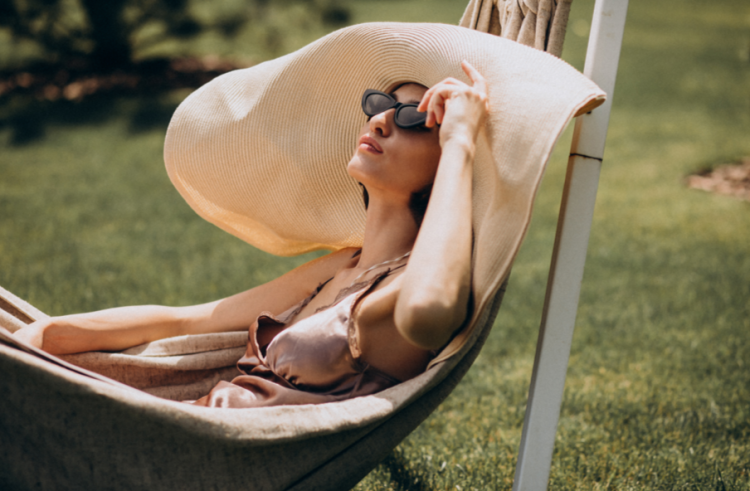 Юрист Соловьев: за загар в излишне откровенном виде россиян могут оштрафовать