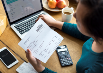 Юрист Иващенко: квитанции по оплате услуг ЖКХ нужно хранить как можно дольше