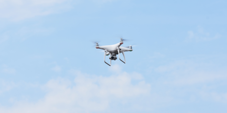 Осколок БПЛА прилетел в окно рязанской многоэтажки Осколок БПЛА прилетел в окно рязанской многоэтажки