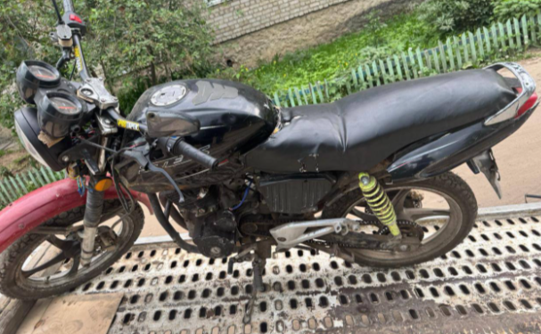 В Спасском районе полиция остановила троих подростков на трех мотоциклах В Спасском районе полиция остановила троих подростков на трех мотоциклах