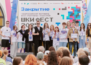 На Всероссийском фестивале школ креативных индустрий в Рязани представили талисман новогодней столицы На Всероссийском фестивале школ креативных индустрий в Рязани представили талисман новогодней столицы