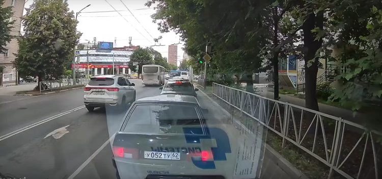 Рязанцы рассказали о двух маршрутчиках, грубо нарушивших ПДД