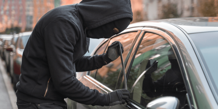 В рязанском Ряжске 20-летний парень угнал иномарку и повредил ее В рязанском Ряжске 20-летний парень угнал иномарку и повредил ее