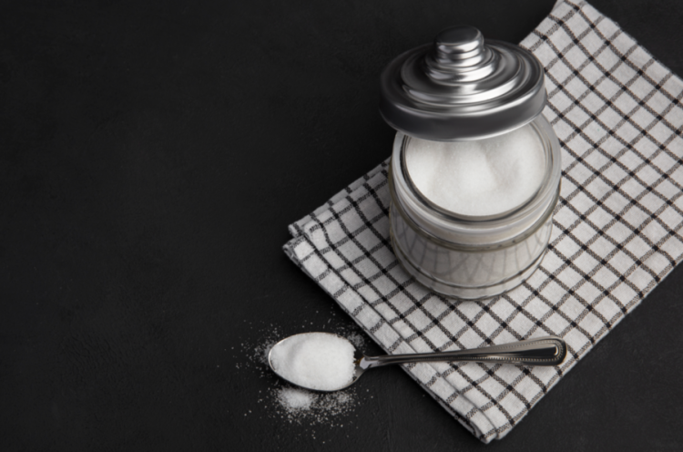 Гастроэнтеролог Сластен: отказ от соли проходит через избавление от пищевой зависимости