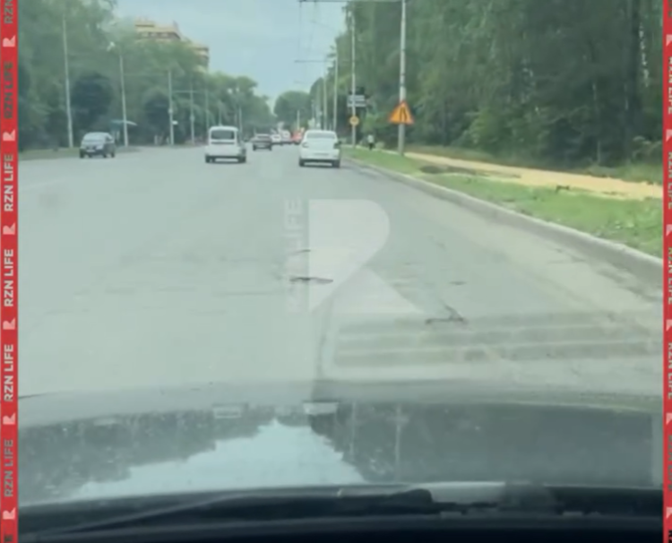 Рязанские водители пожаловались на плохую дорогу около Советско-Польского парка братства по оружию